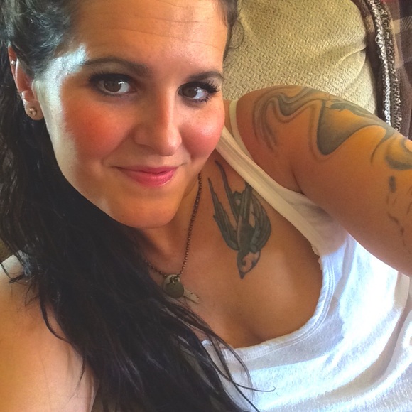 Meet your Posher, Jennifer - Picture 2 of 6